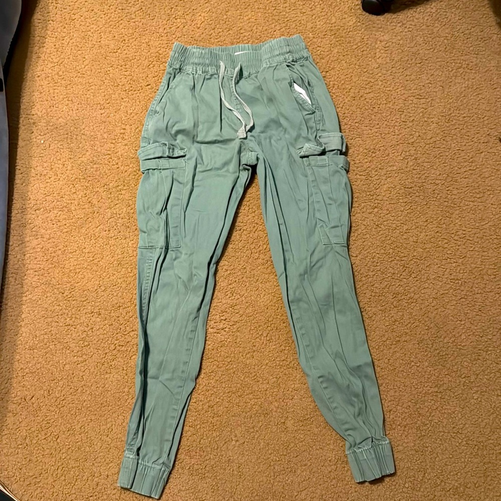 Stretchy green cargo pants